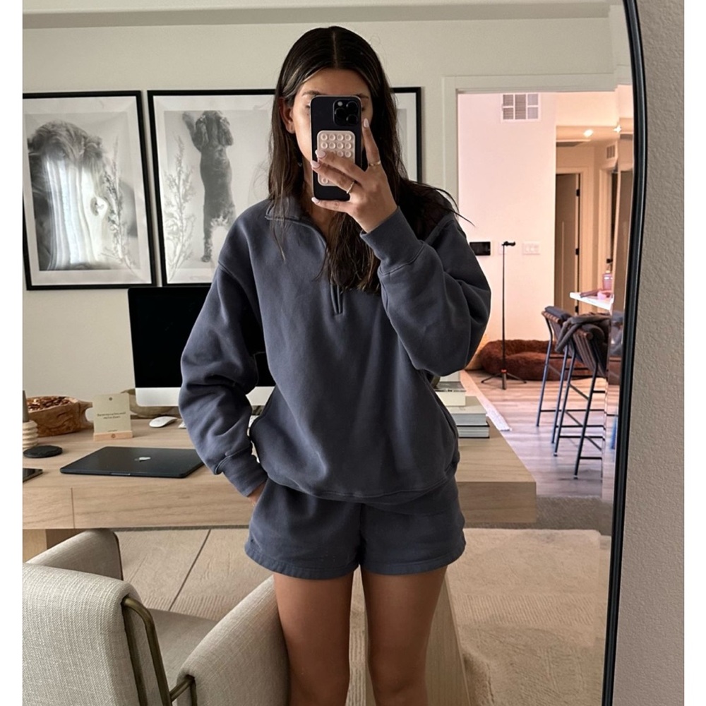 Aritzia Cozy Fleece New Boyfriend Lo Mid-Thigh Short
Relaxed-fit sweatshorts